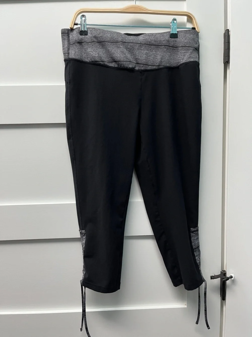Made For Life Black & Gray Active Set Top & Capri Pants Size Large - Picture 7 of 10
